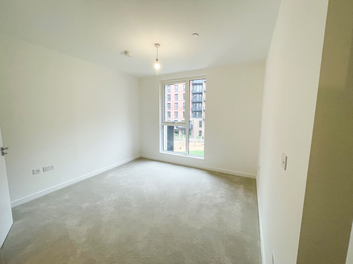 Farine Avenue, London, UB3