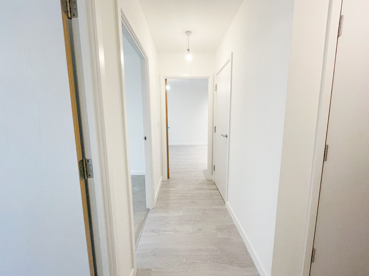 Farine Avenue, London, UB3