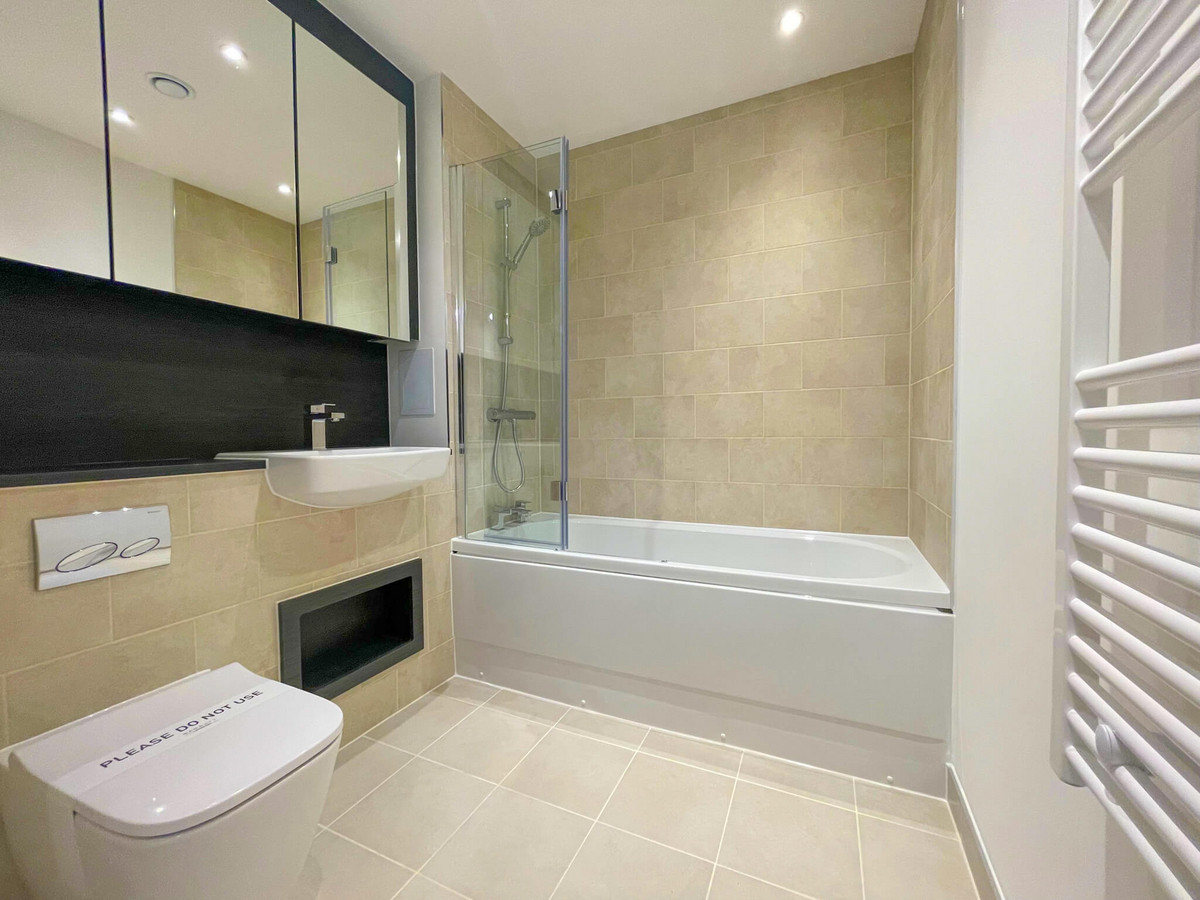 Farine Avenue, London, UB3