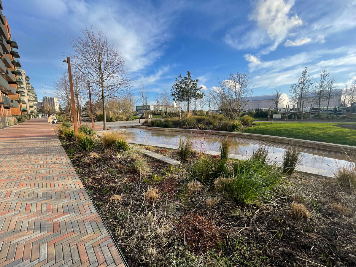 Greenleaf Walk, London, UB1