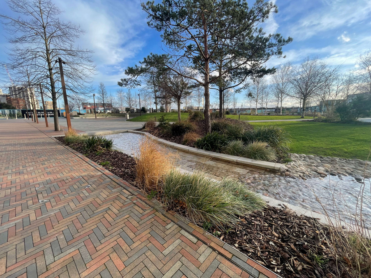 Greenleaf Walk, London, UB1