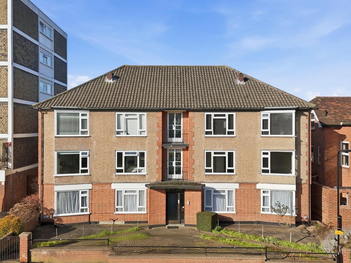 Crescent Road, London, E4