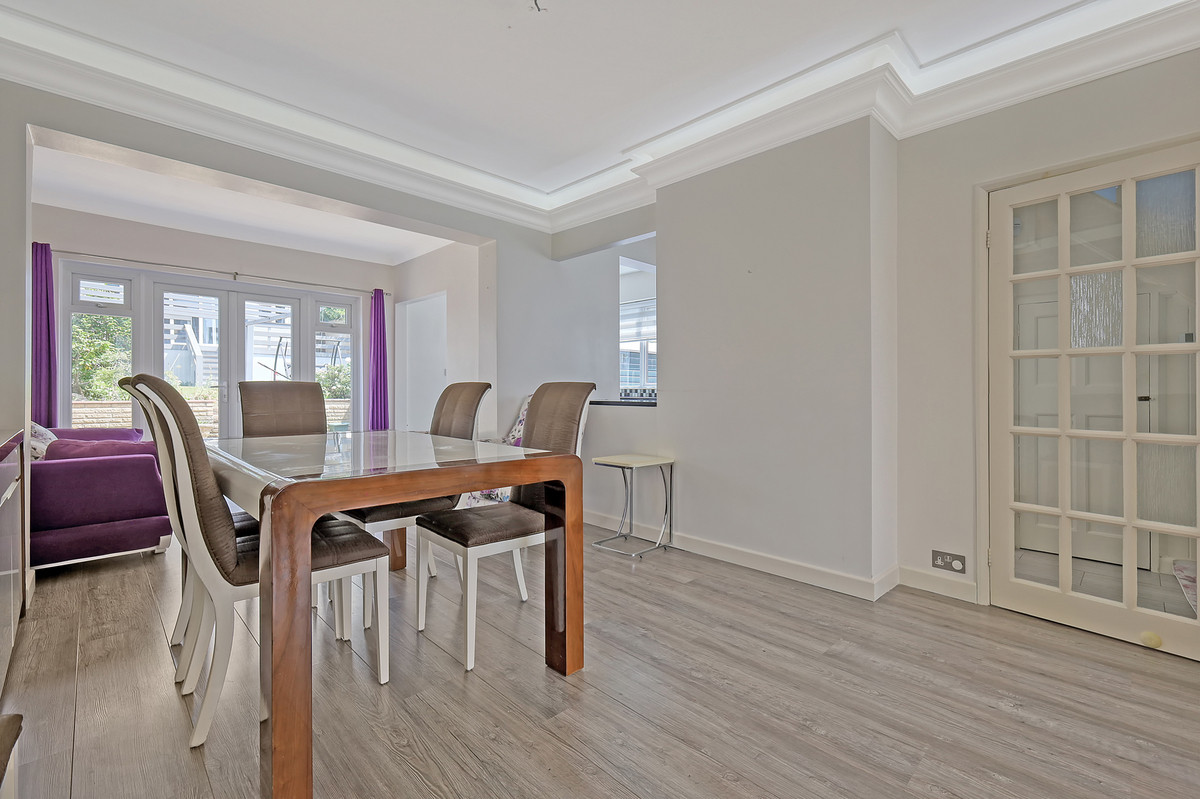 Windmill Gardens, Enfield, EN2
