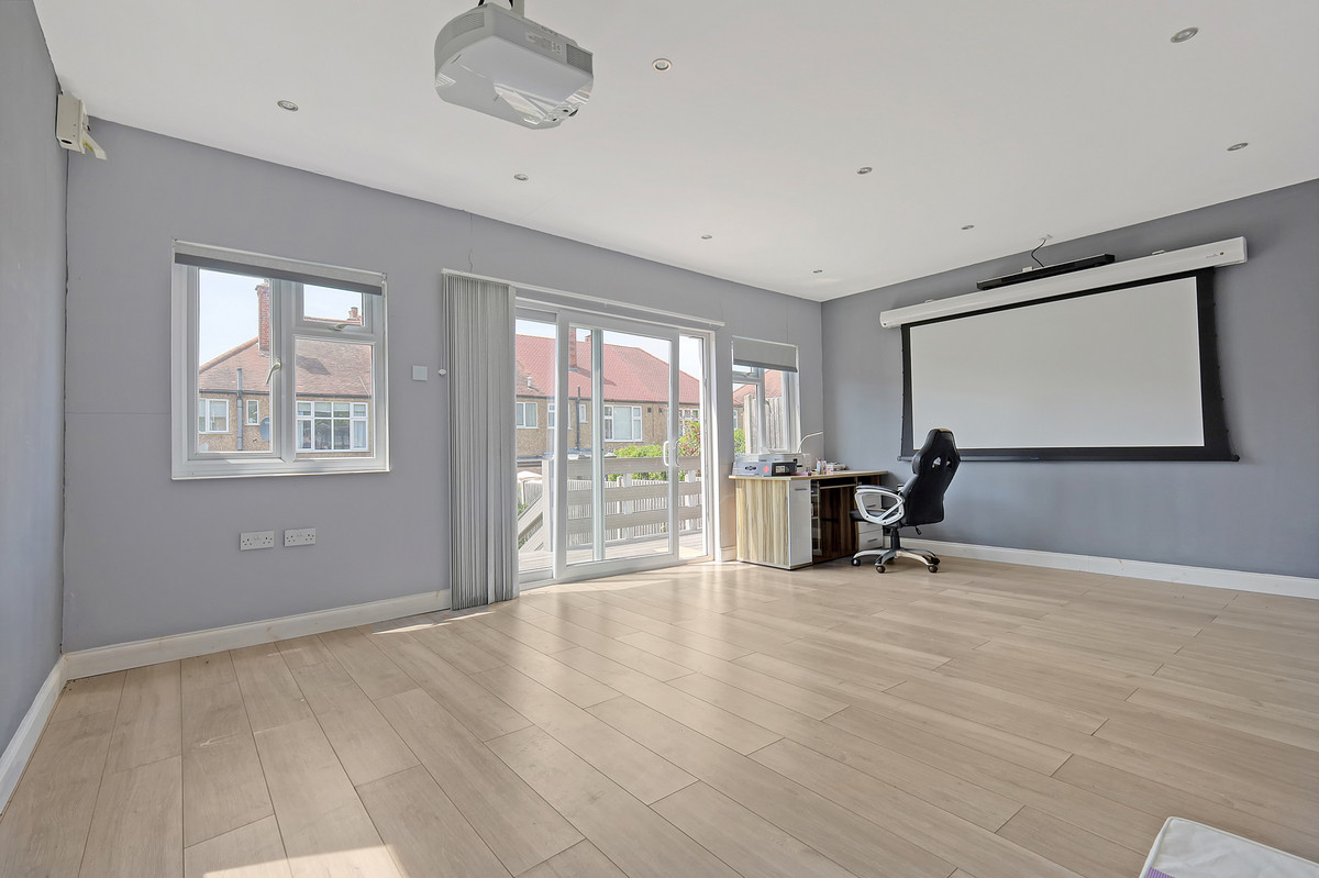 Windmill Gardens, Enfield, EN2