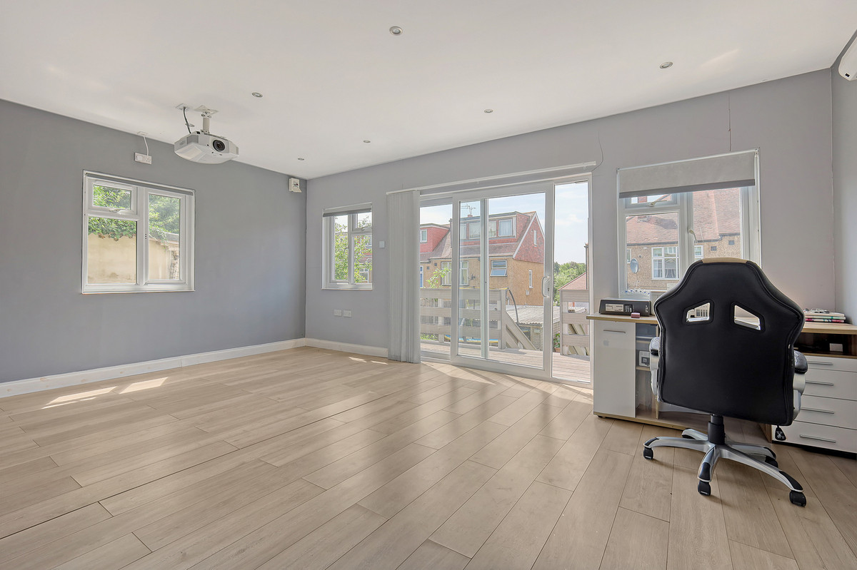 Windmill Gardens, Enfield, EN2