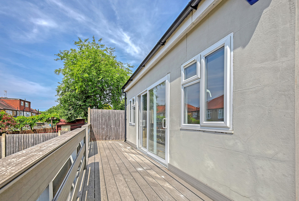 Windmill Gardens, Enfield, EN2