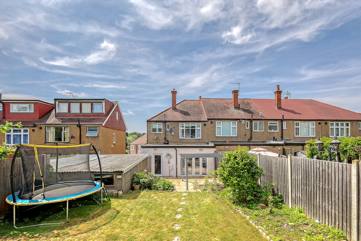Windmill Gardens, Enfield, EN2