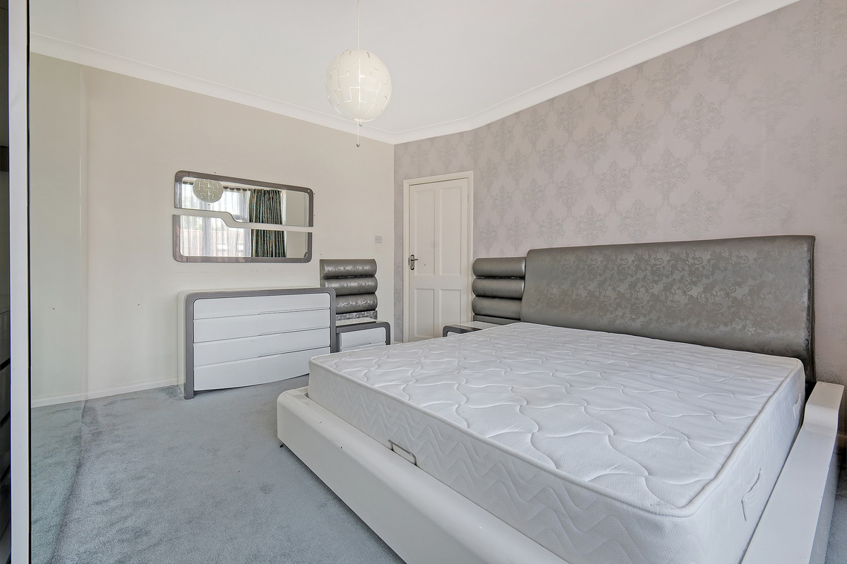 Windmill Gardens, Enfield, EN2