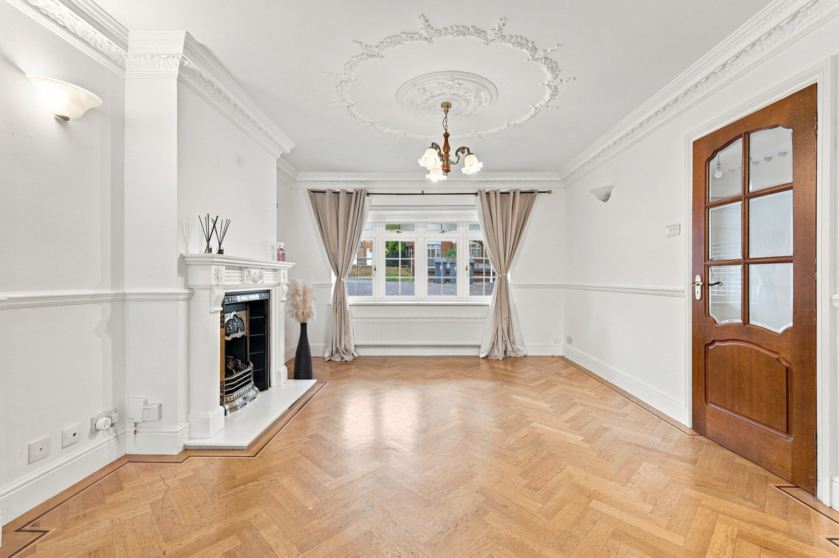 Englands Lane, Loughton, IG10