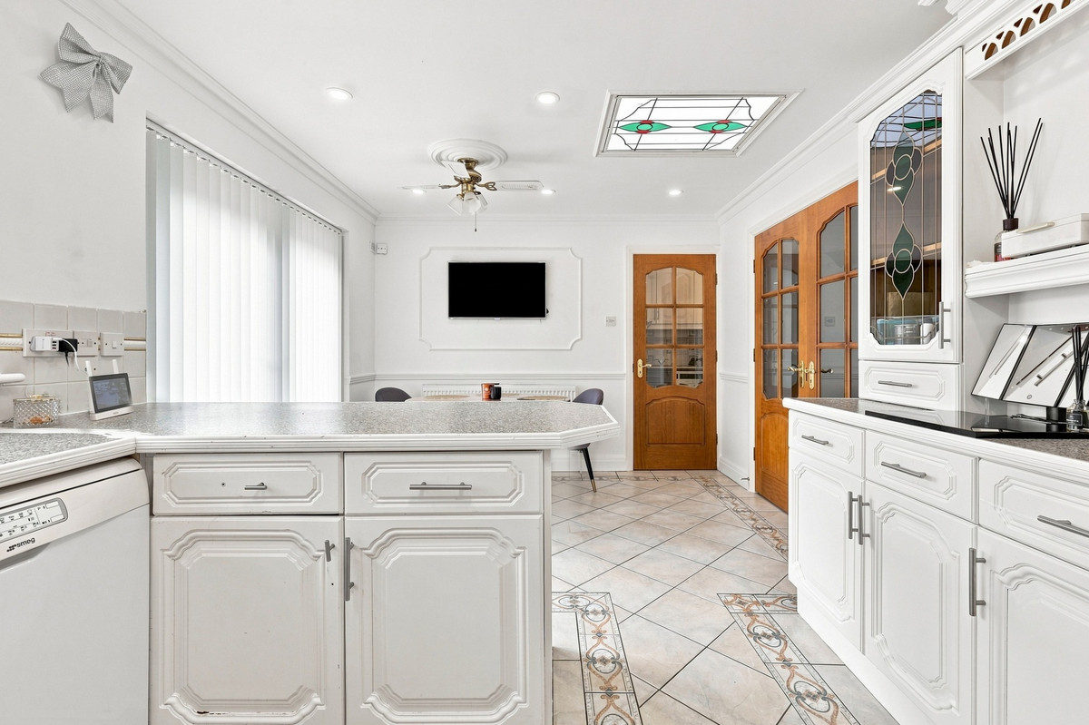 Englands Lane, Loughton, IG10