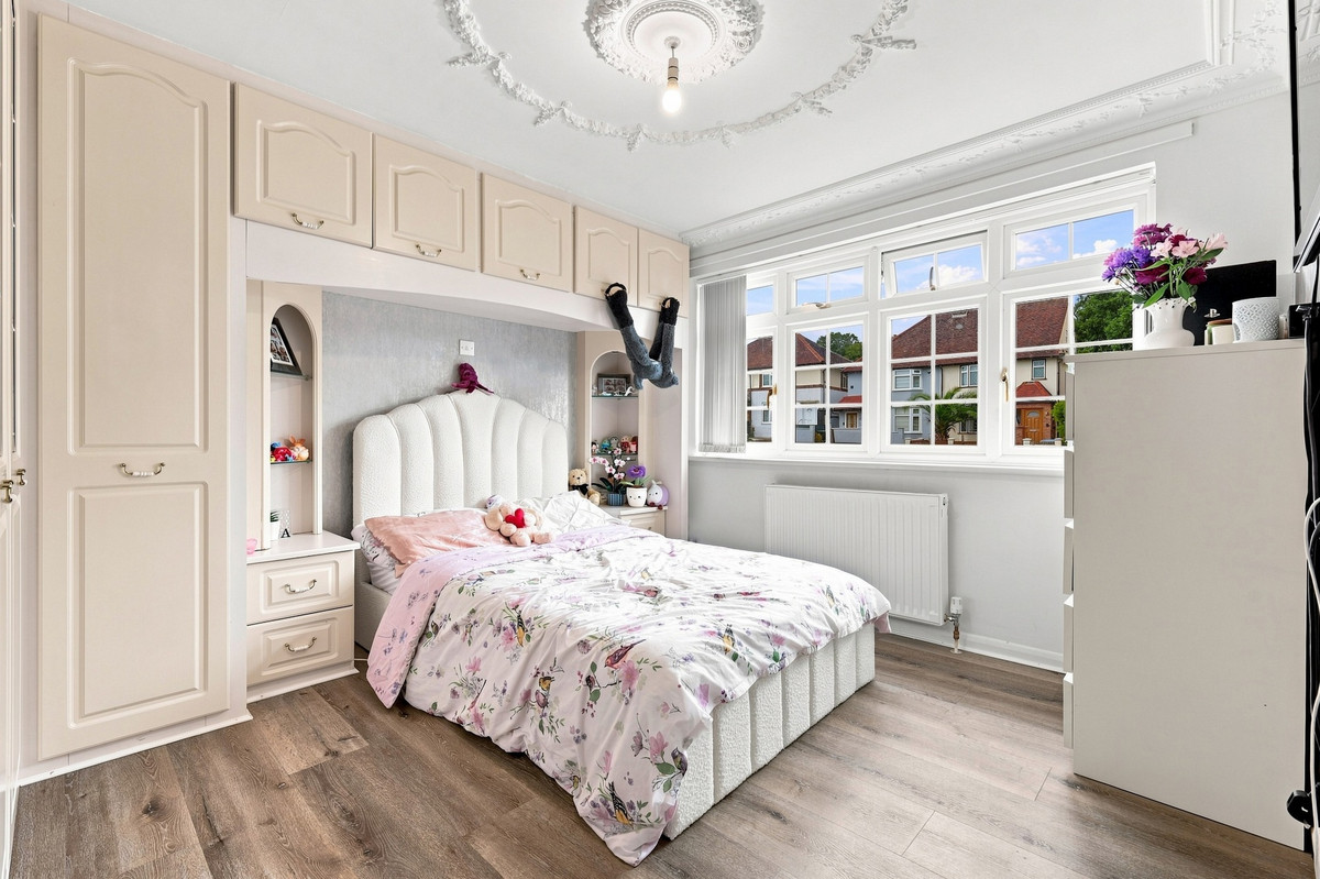 Englands Lane, Loughton, IG10