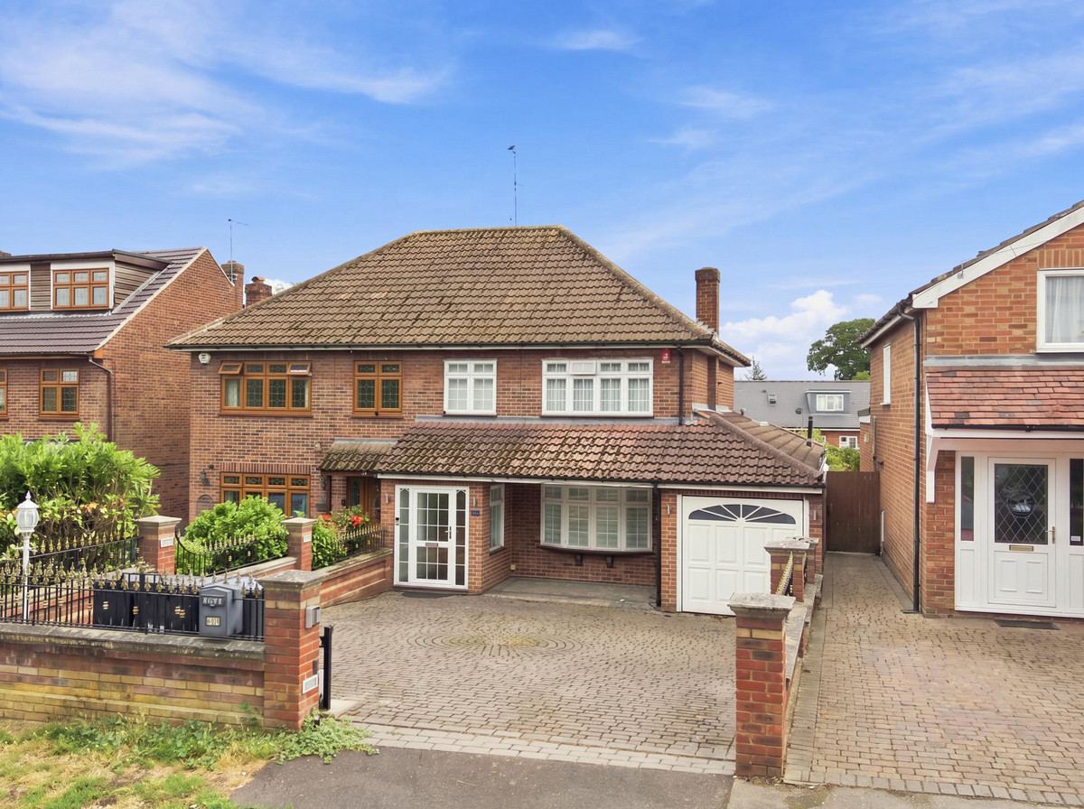 Englands Lane, Loughton, IG10