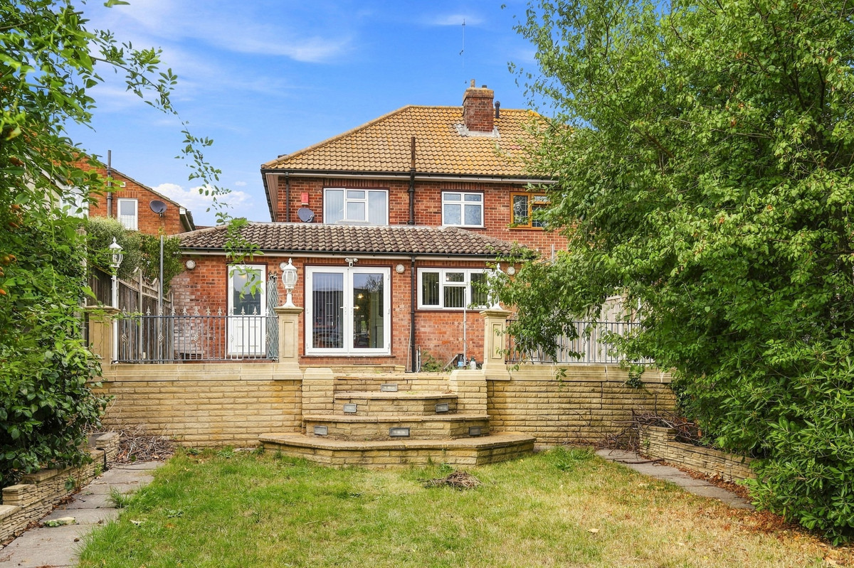 Englands Lane, Loughton, IG10