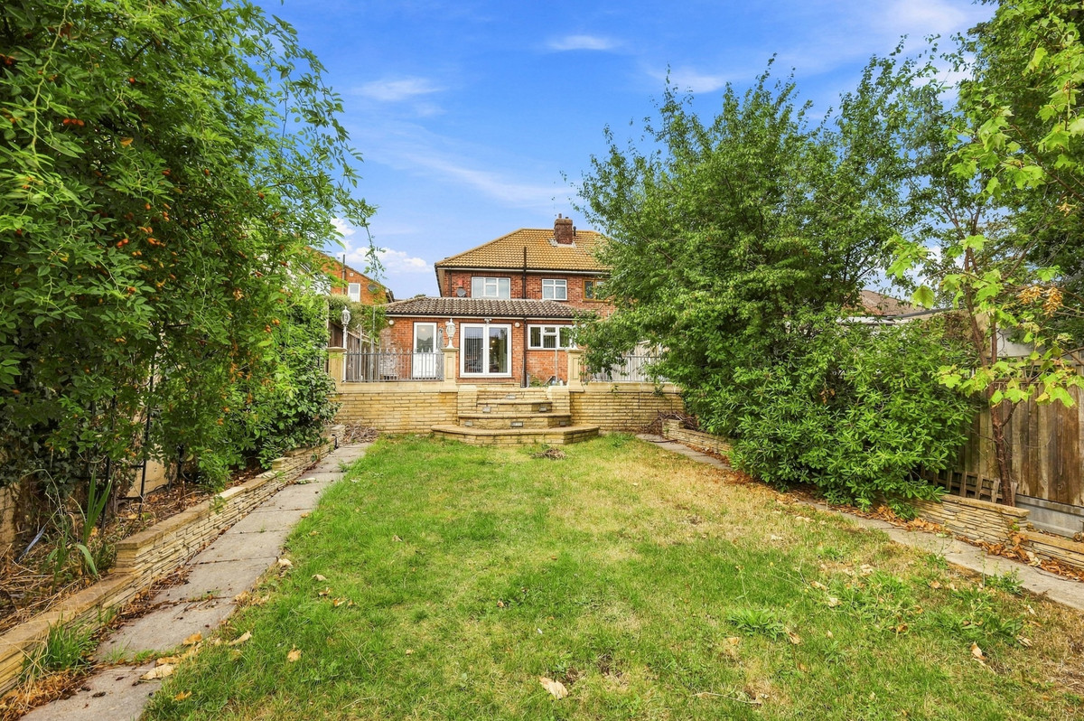 Englands Lane, Loughton, IG10