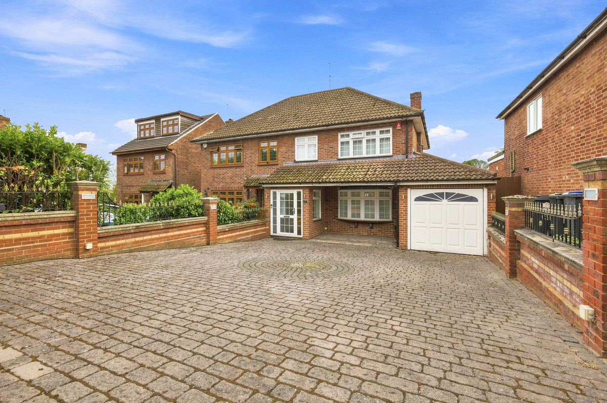 Englands Lane, Loughton, IG10