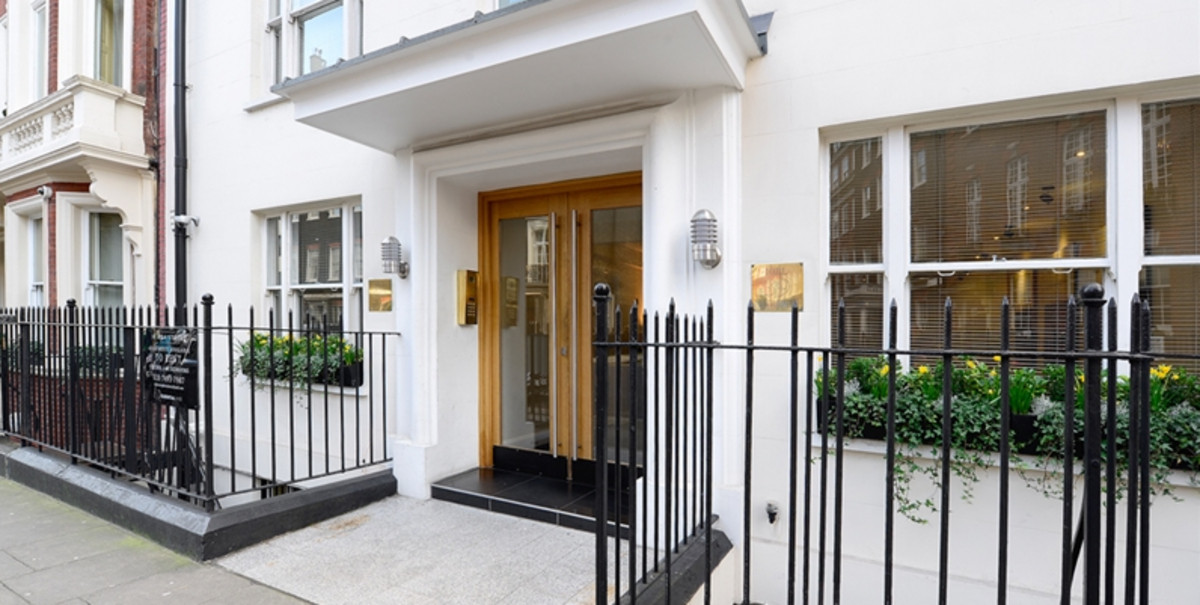 Hill Street, London, W1J